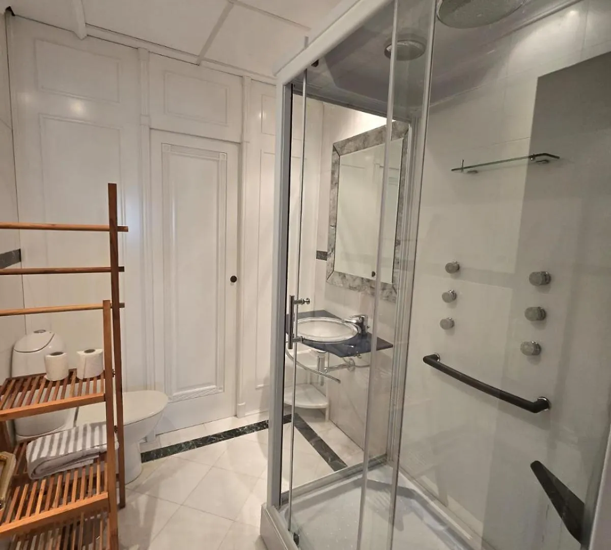 Apartment Lyrioshomes Reyes Catolicos Granada