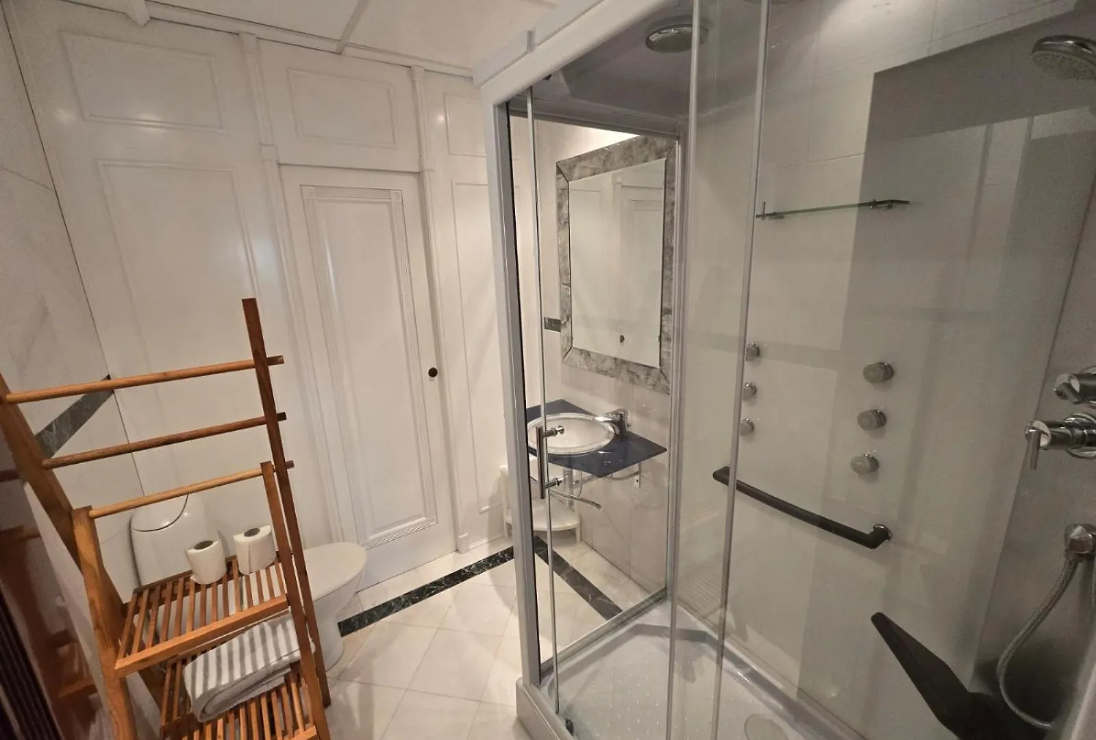 Lyrioshomes Reyes Catolicos Granada Apartment